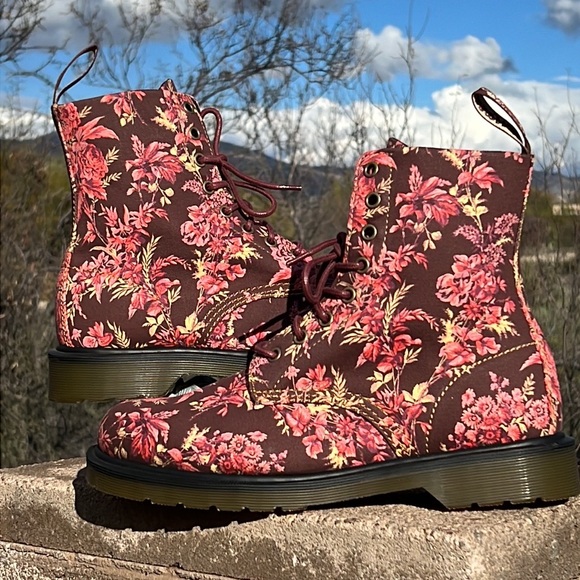 New Dr. Martens Cherry Red Victorian Floral Toile de Jouy Boots - Picture 12 of 16